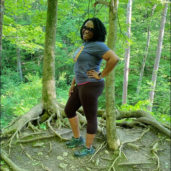 Meet your Posher, Nichole - Picture 2 of 4